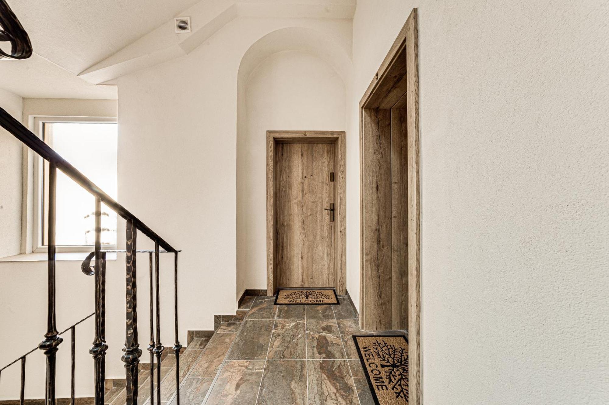 Ari Central Grand Apartments - Luxurious Stay Arad Exteriör bild