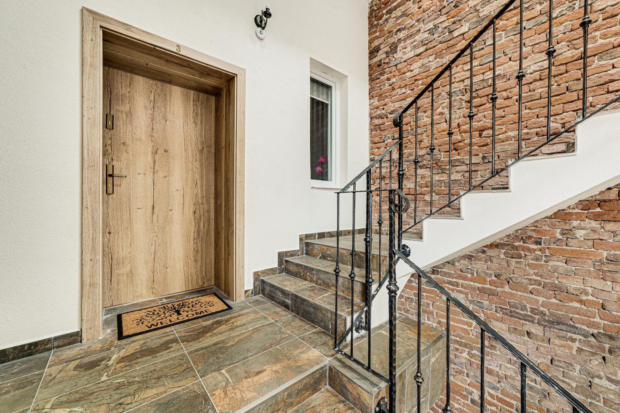 Ari Central Grand Apartments - Luxurious Stay Arad Exteriör bild