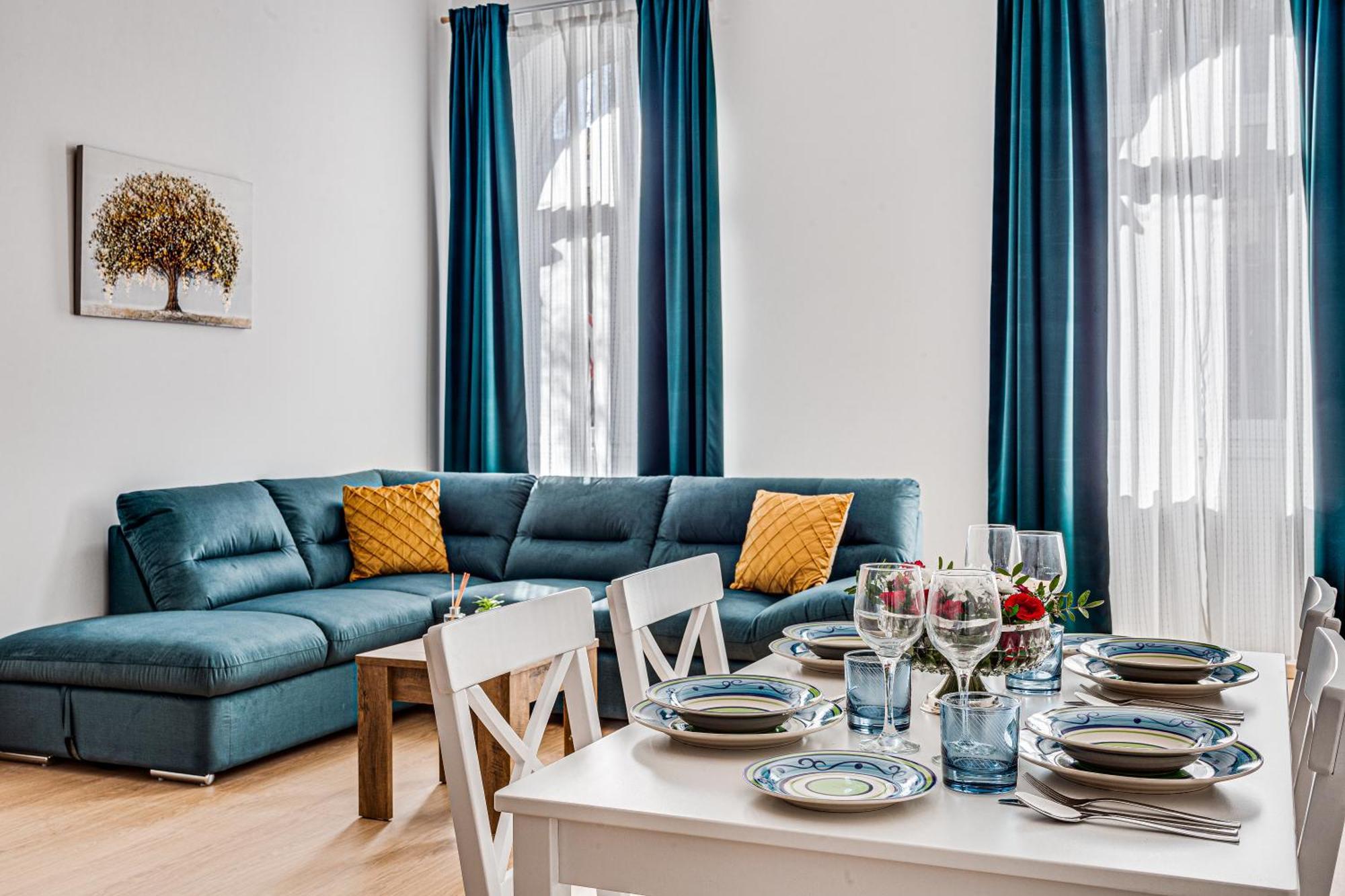 Ari Central Grand Apartments - Luxurious Stay Arad Exteriör bild