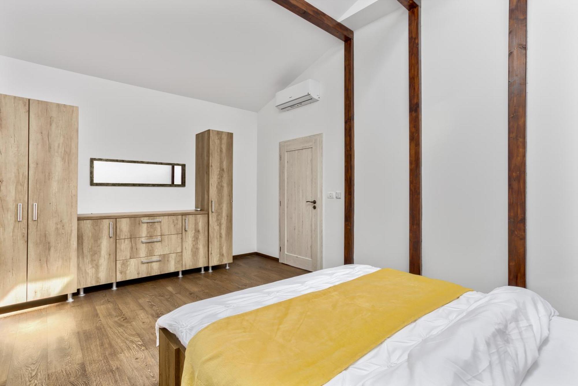 Ari Central Grand Apartments - Luxurious Stay Arad Exteriör bild