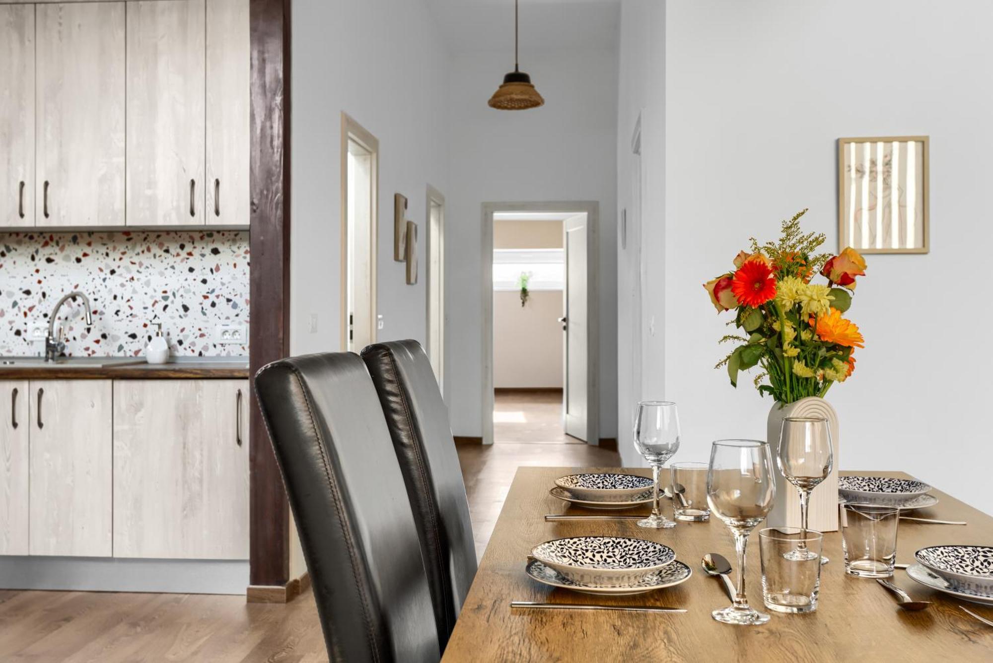 Ari Central Grand Apartments - Luxurious Stay Arad Exteriör bild