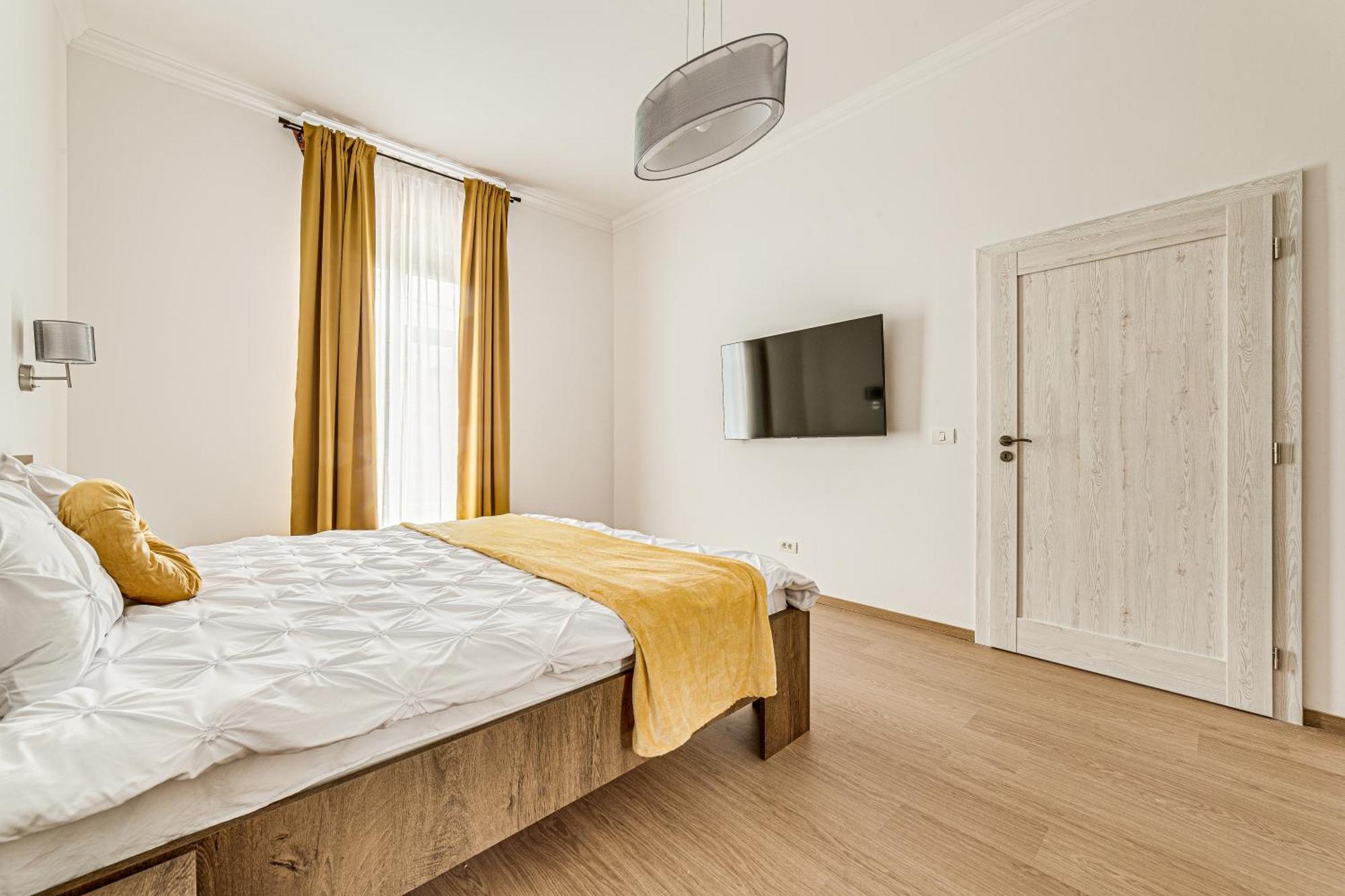 Ari Central Grand Apartments - Luxurious Stay Arad Exteriör bild
